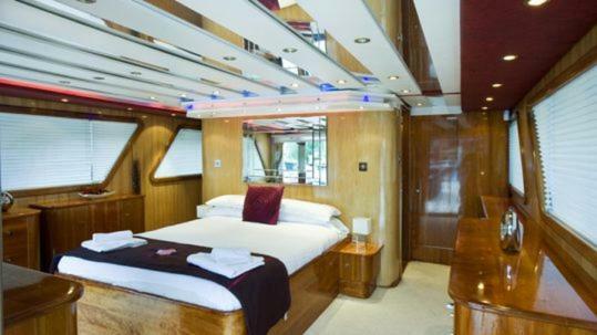 Hotel Absolute Pleasure Yacht London Exterior foto